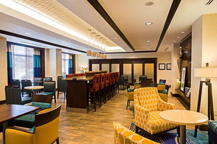 hampton inn by hilton ottawa airport on cn