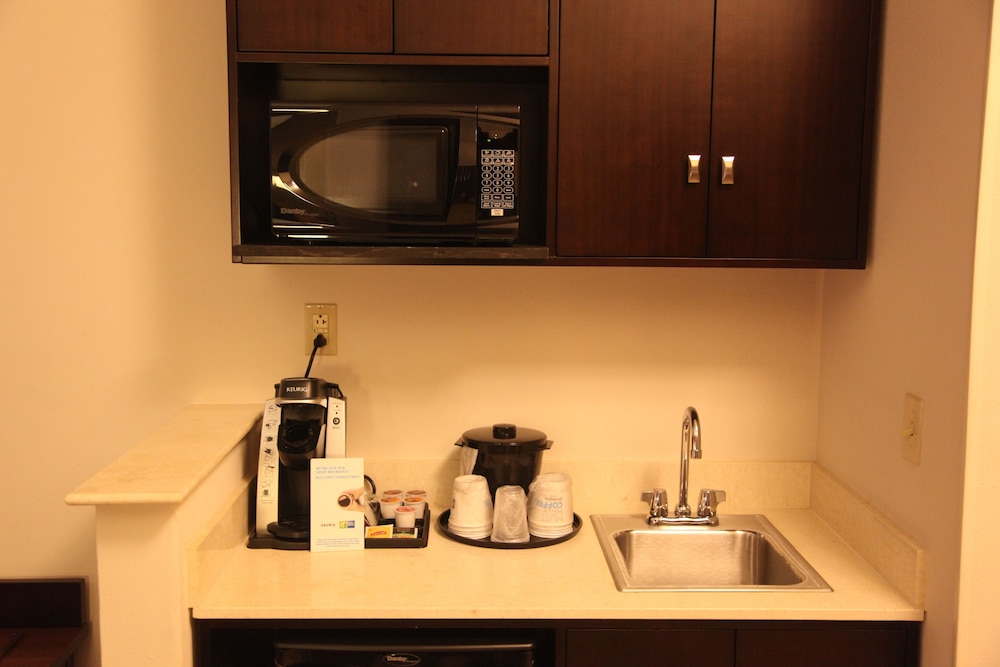 holiday inn express and suites la vale cumberland