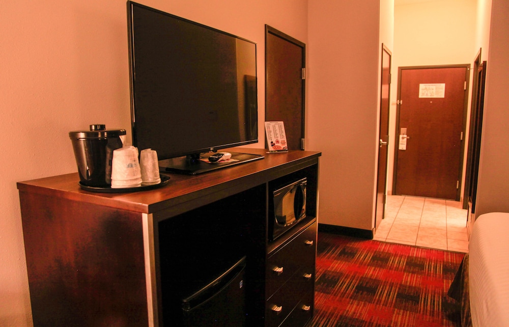 holiday inn express and suites la vale cumberland