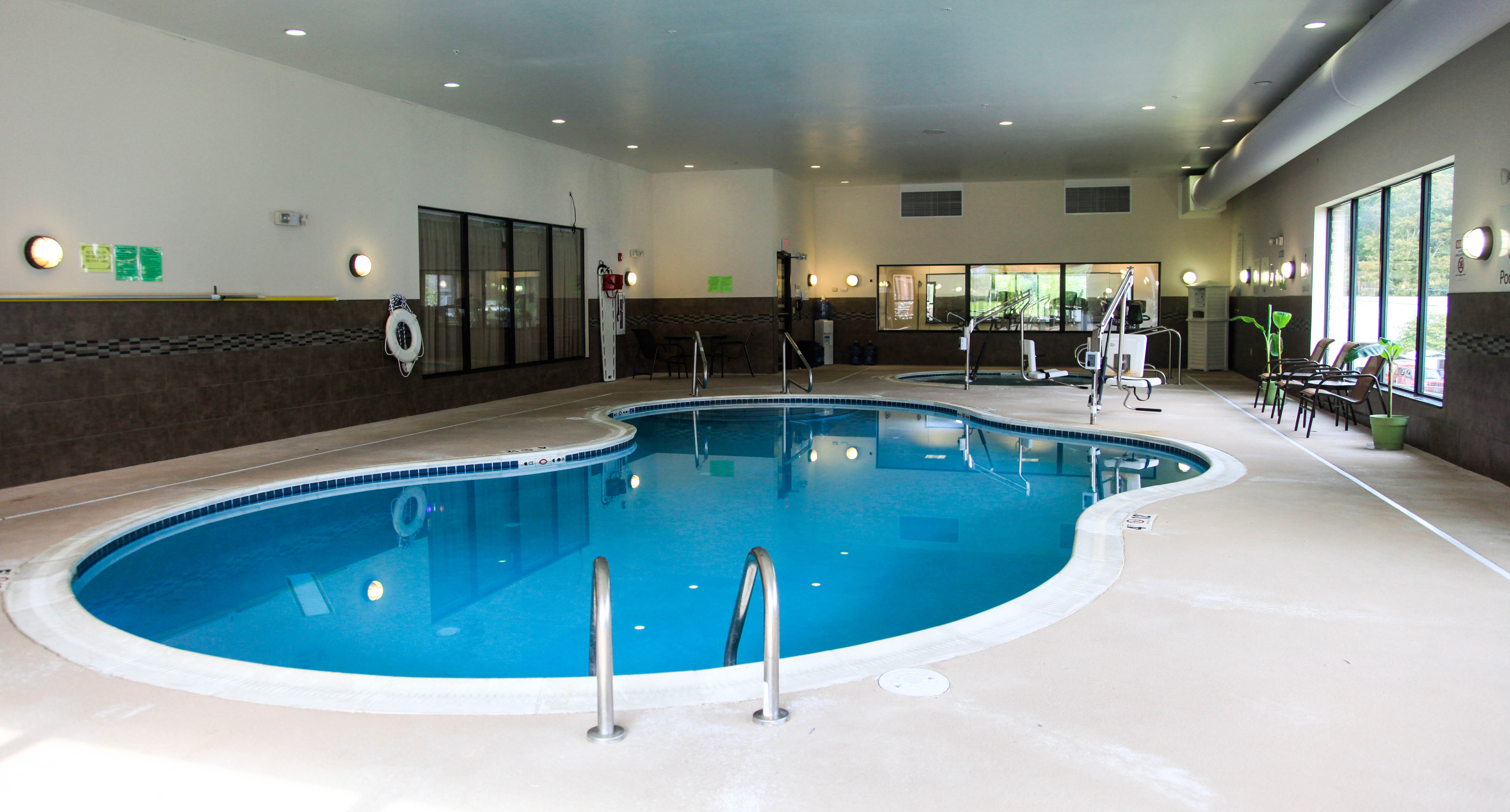 holiday inn express and suites la vale cumberland