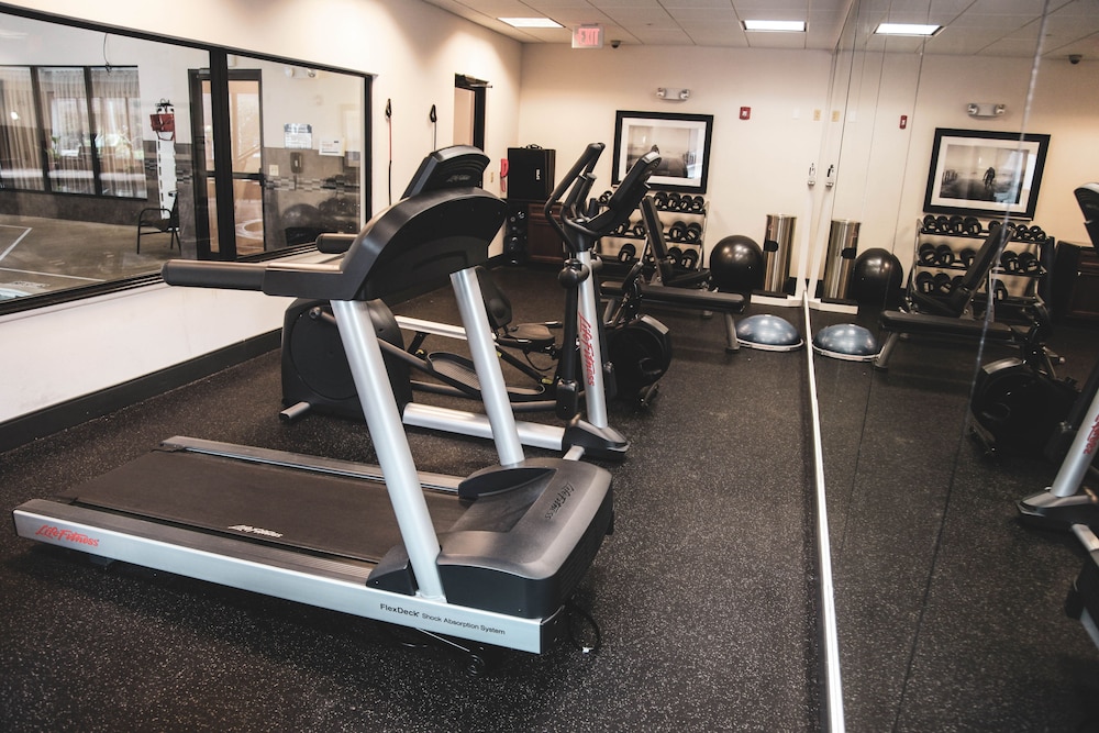 holiday inn express and suites la vale cumberland