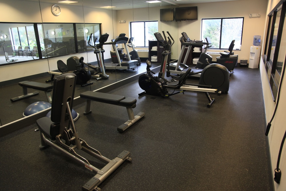 holiday inn express and suites la vale cumberland