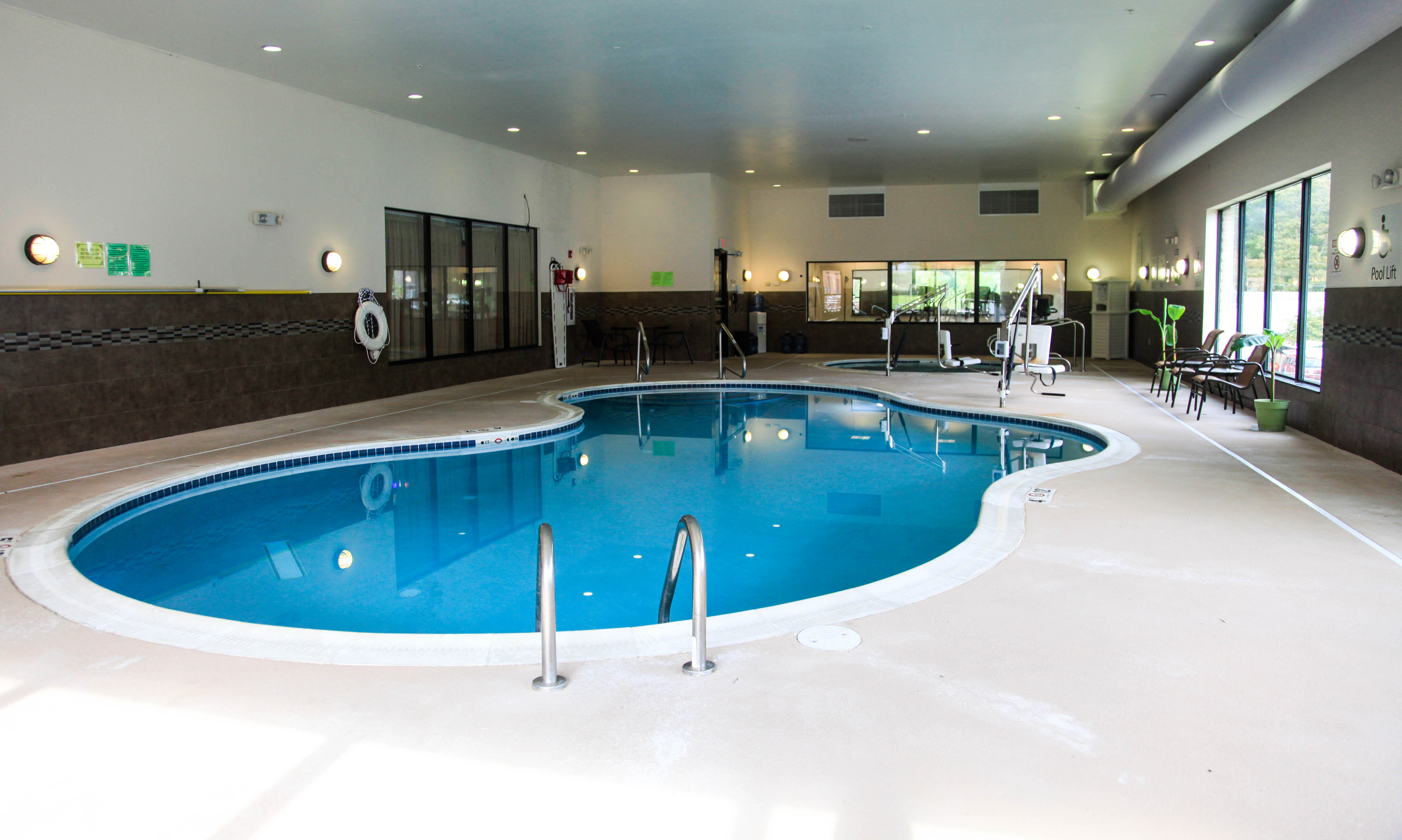 holiday inn express and suites la vale cumberland