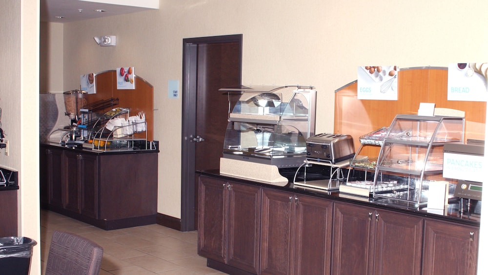 holiday inn express and suites la vale cumberland