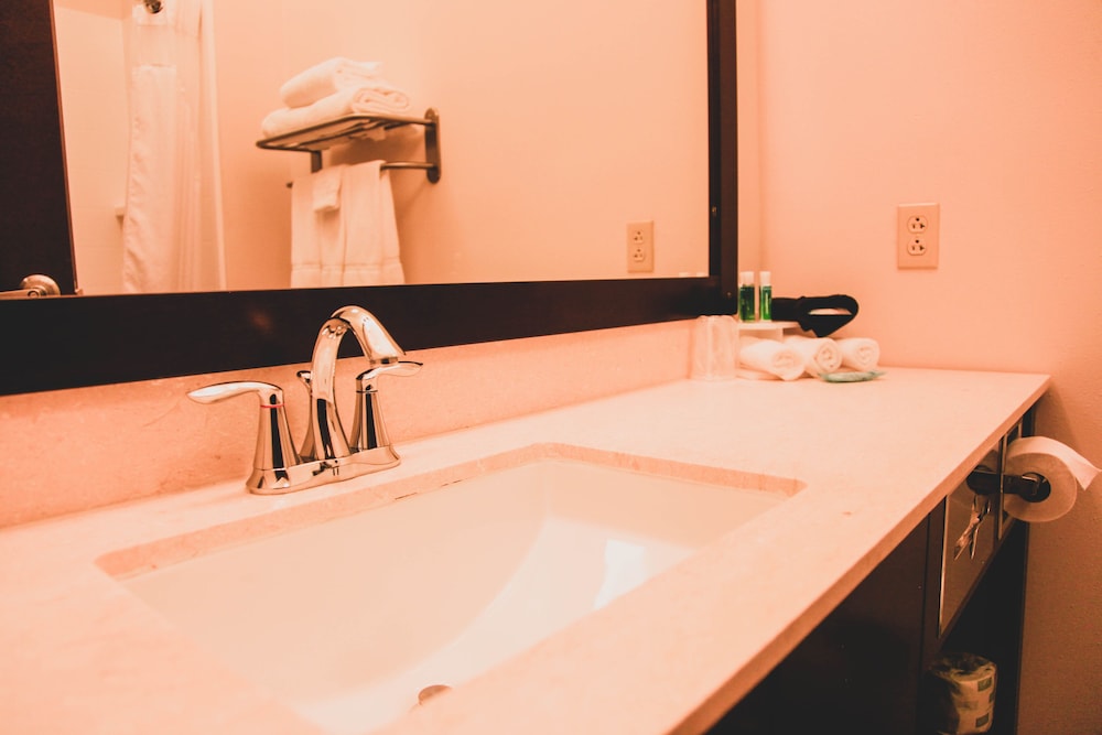 holiday inn express and suites la vale cumberland