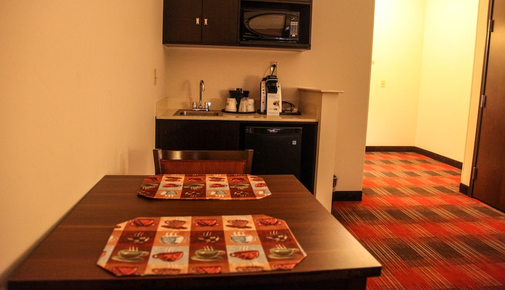 holiday inn express and suites la vale cumberland