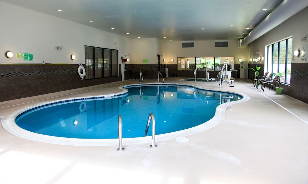 holiday inn express and suites la vale cumberland