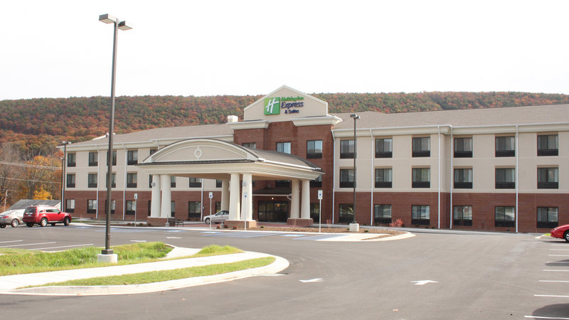 holiday inn express and suites la vale cumberland