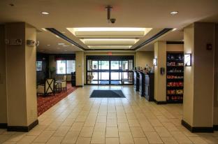 holiday inn express and suites la vale cumberland