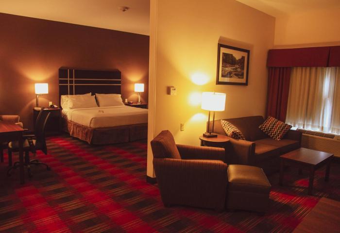 holiday inn express and suites la vale cumberland