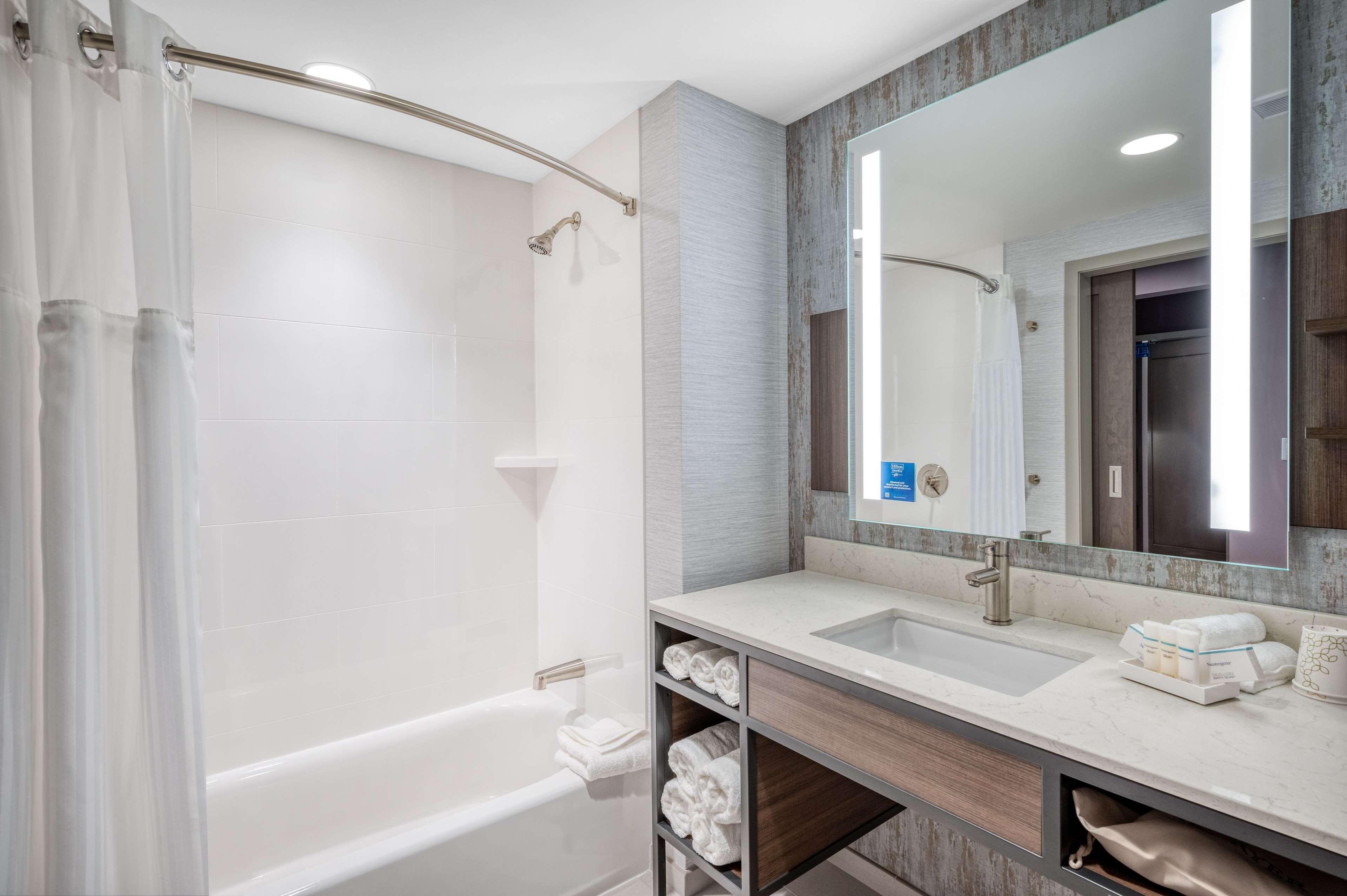 hilton garden inn boston logan airport