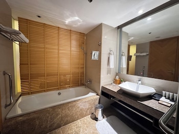 radisson blu chattogram bay view