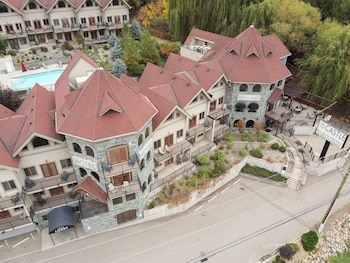 The Castle At Swan Lake,Kelowna>>Carrs Landing,4 star