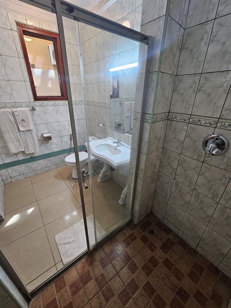 bridgeview hotel and conference centre