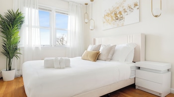 Luxury Nyc Home With Free Parking For 12,,4 star