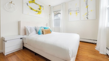 Luxury Nyc Home With Free Parking For 12,,4 star