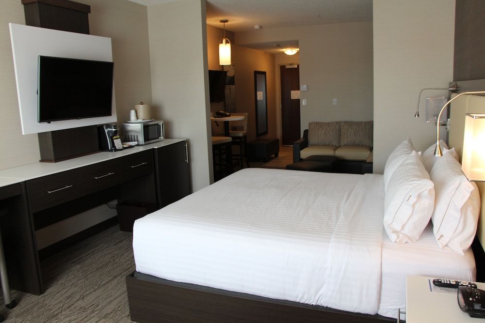 holiday inn express and suites cold lake by ihg