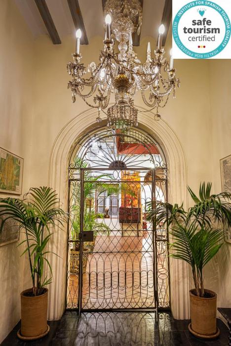 hotel las casas de el arenal by casas y palacios
