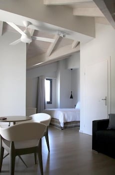 aura boutique hotel