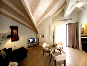 aura boutique hotel