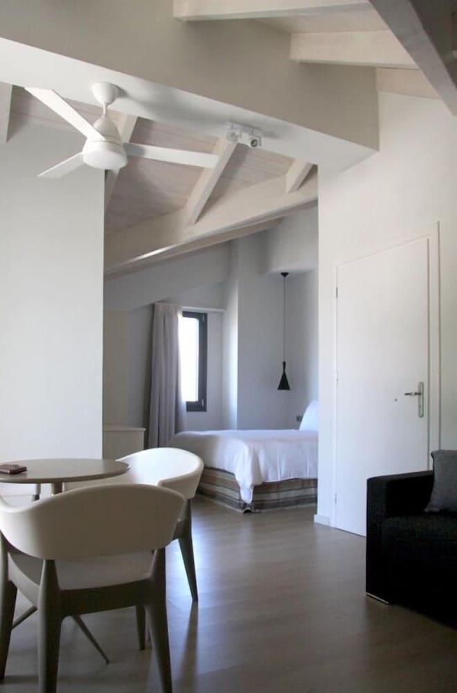 aura boutique hotel