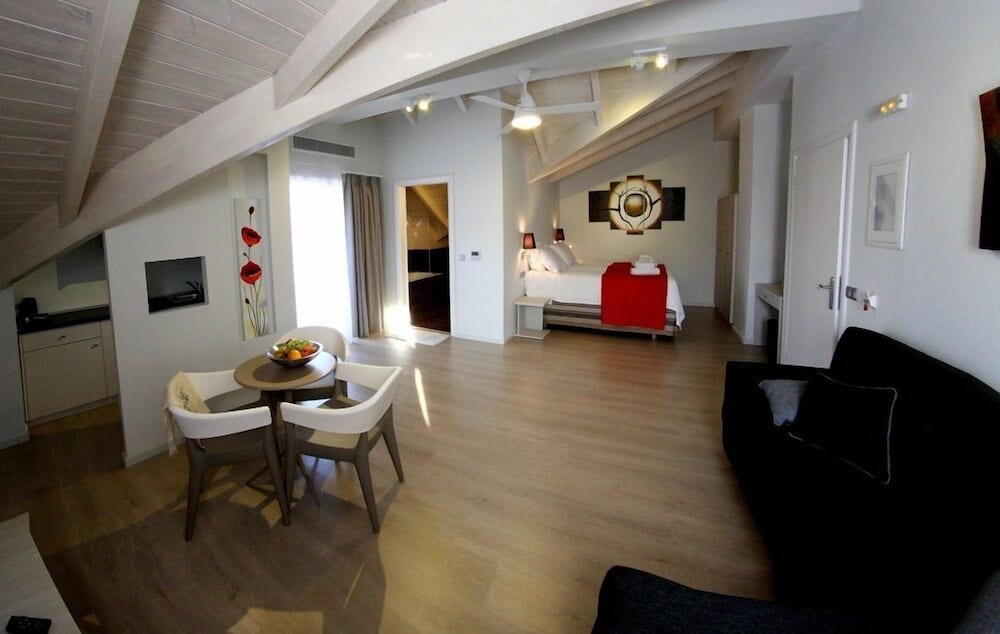 aura boutique hotel