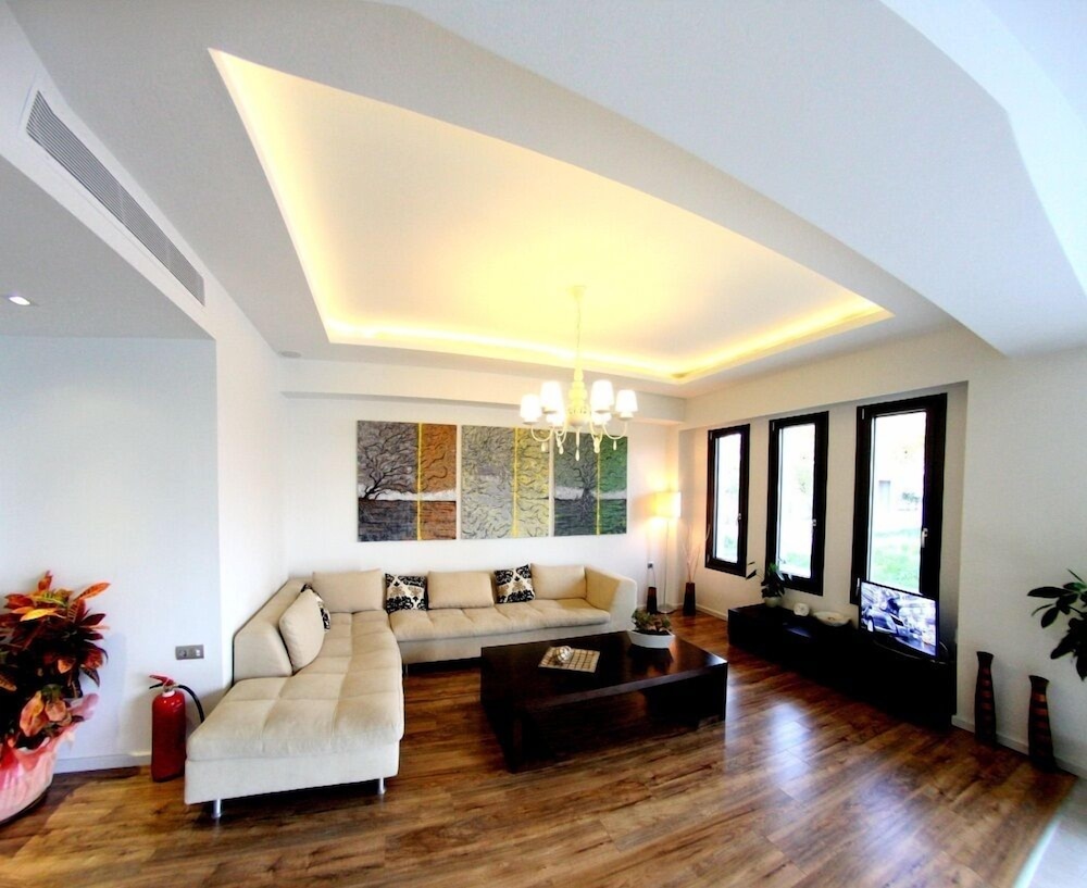 aura boutique hotel