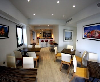 aura boutique hotel