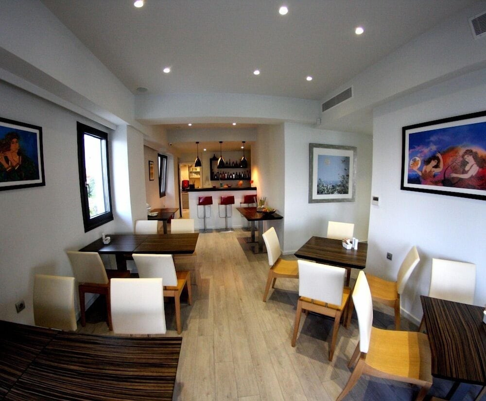 aura boutique hotel