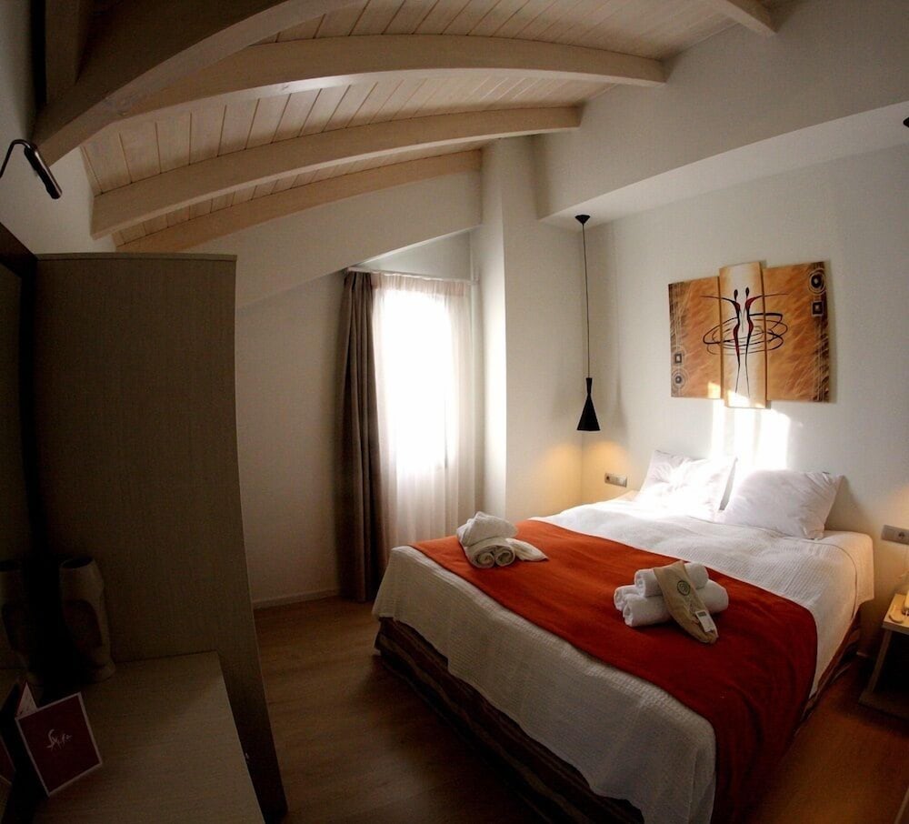 aura boutique hotel