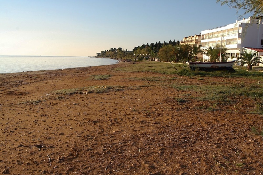 aura boutique hotel