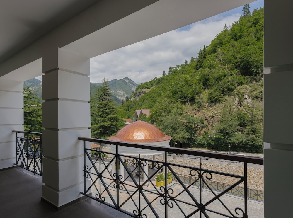 crowne plaza borjomi by ihg