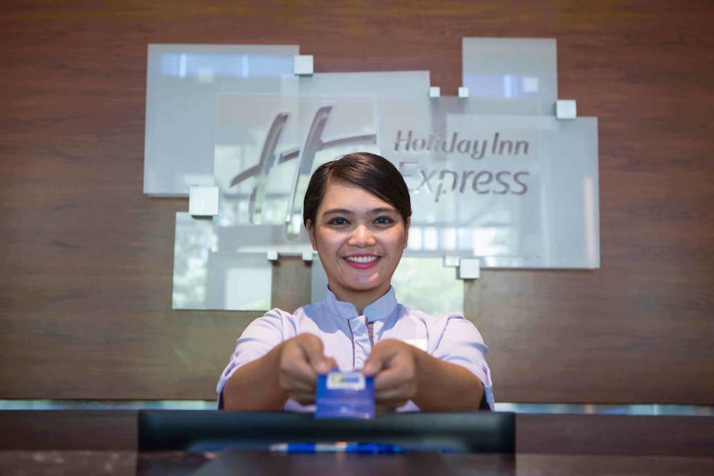 holiday inn express jakarta international expo by ihg