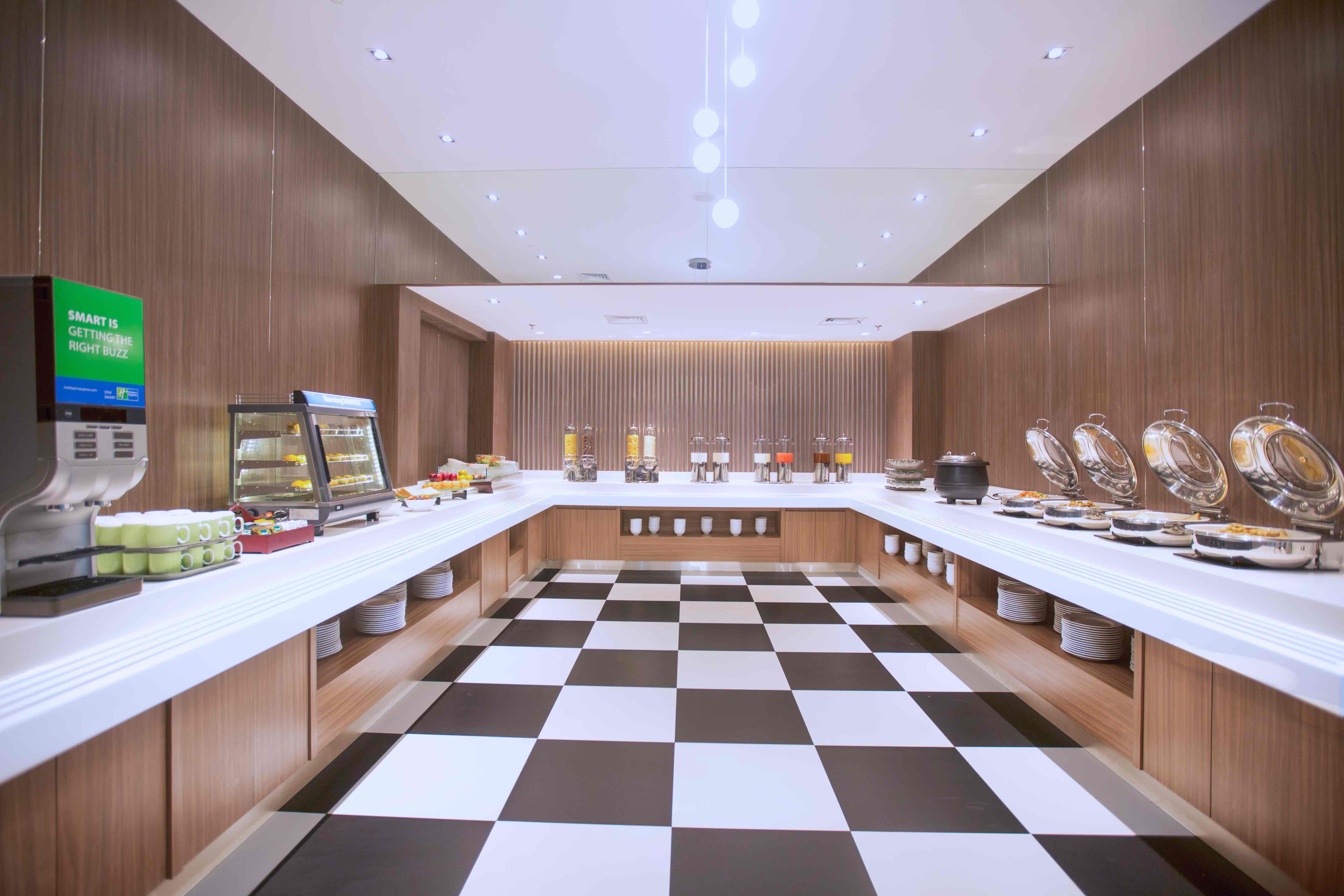 holiday inn express jakarta international expo by ihg