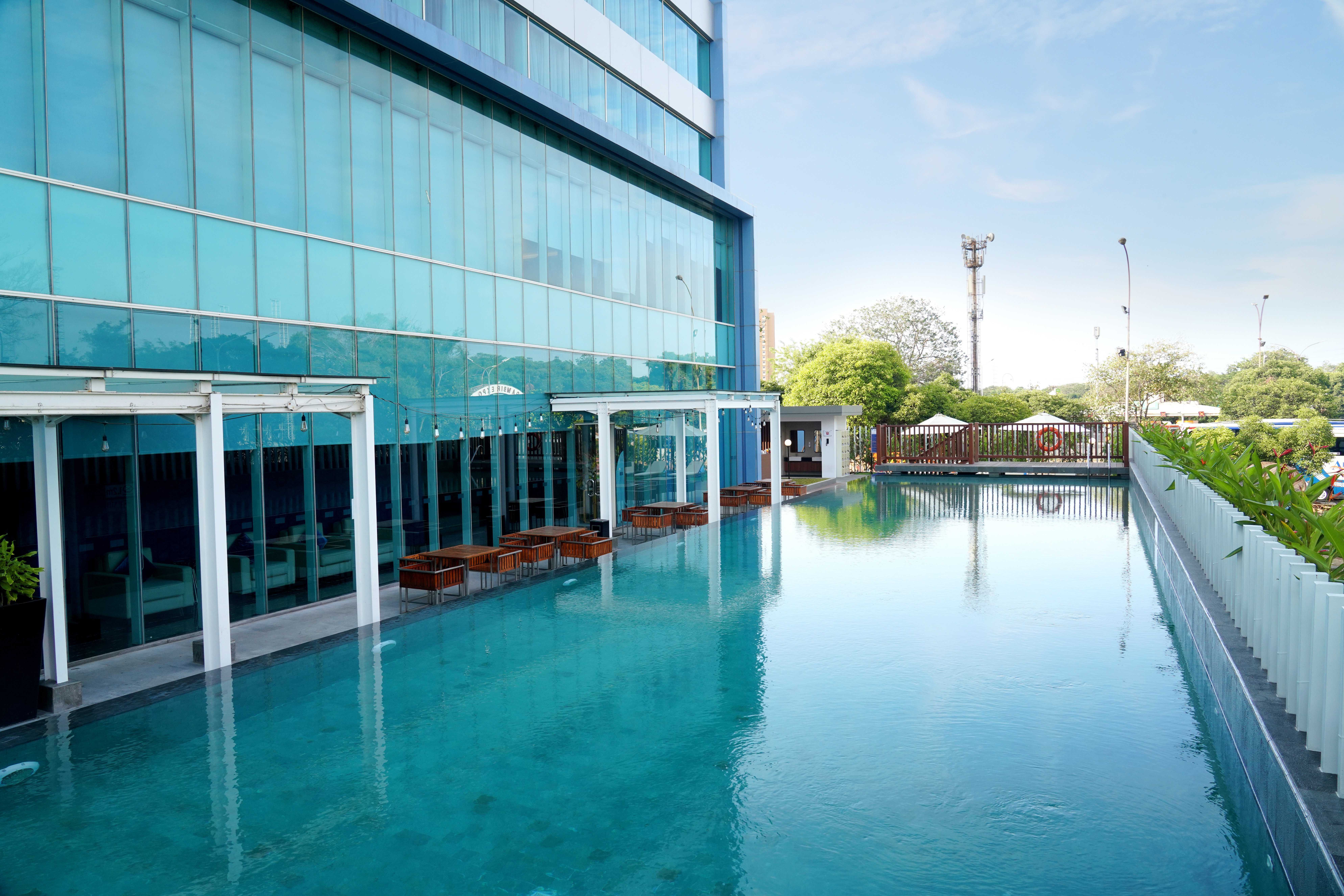 holiday inn express jakarta international expo by ihg