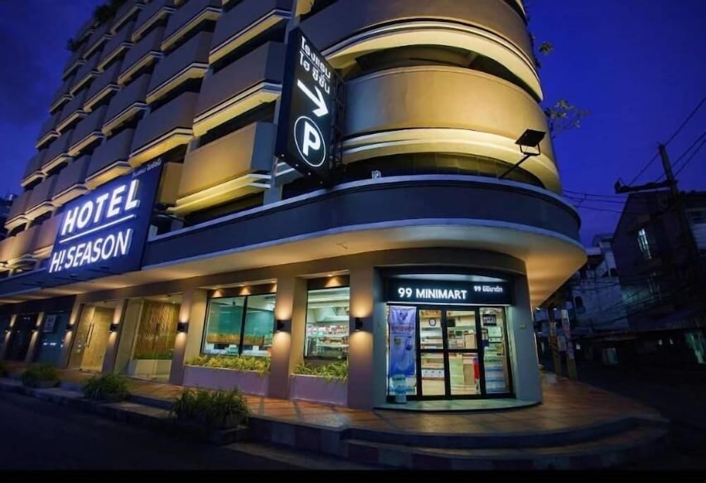 hi season hotel