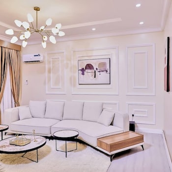 Purple Lavender Court Apartment,,5 star