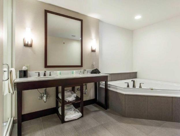 comfort suites youngstown north