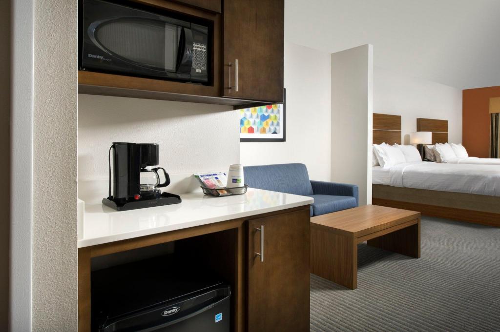 holiday inn express and suites bay city by ihg