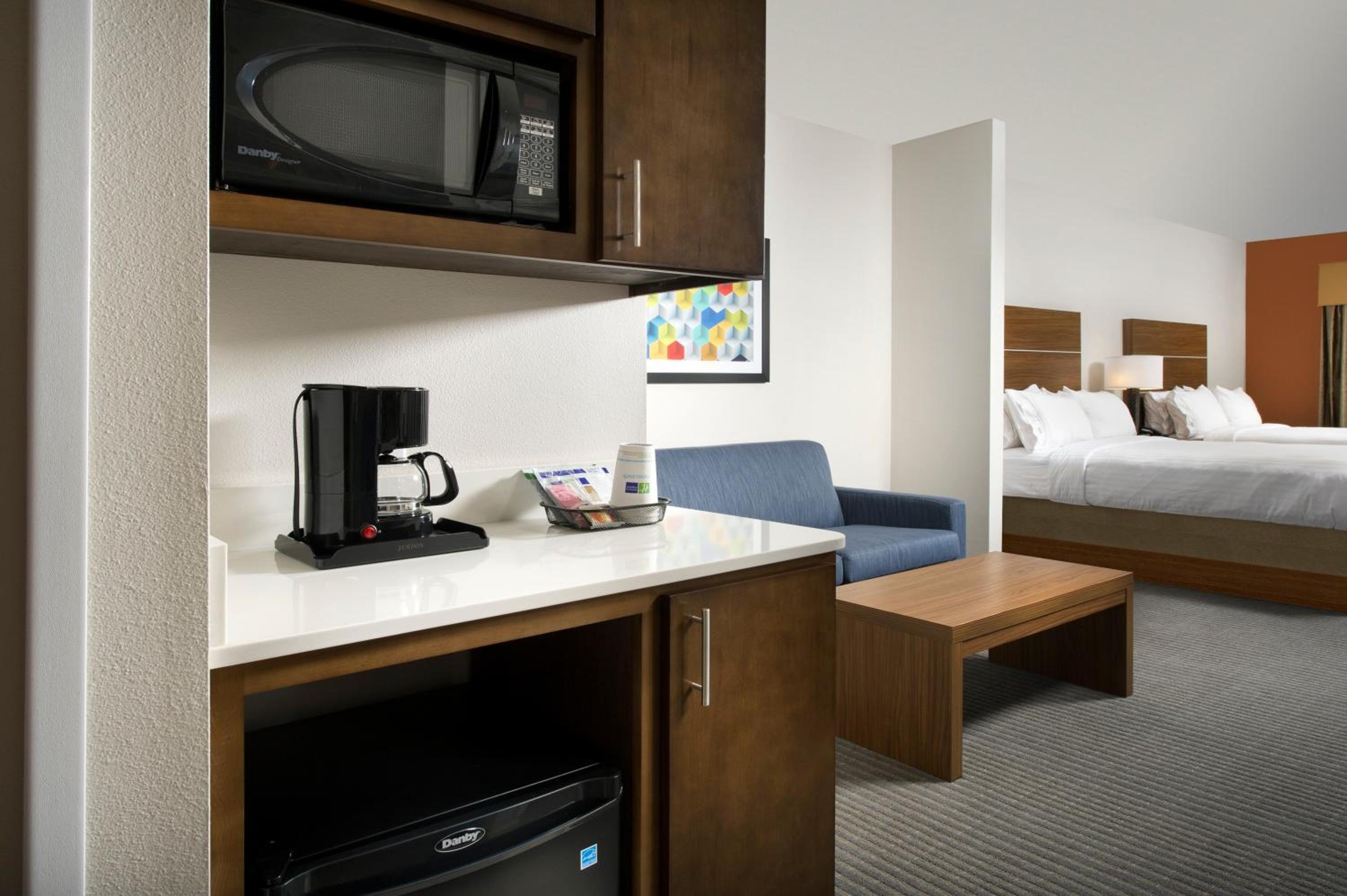 holiday inn express and suites bay city by ihg