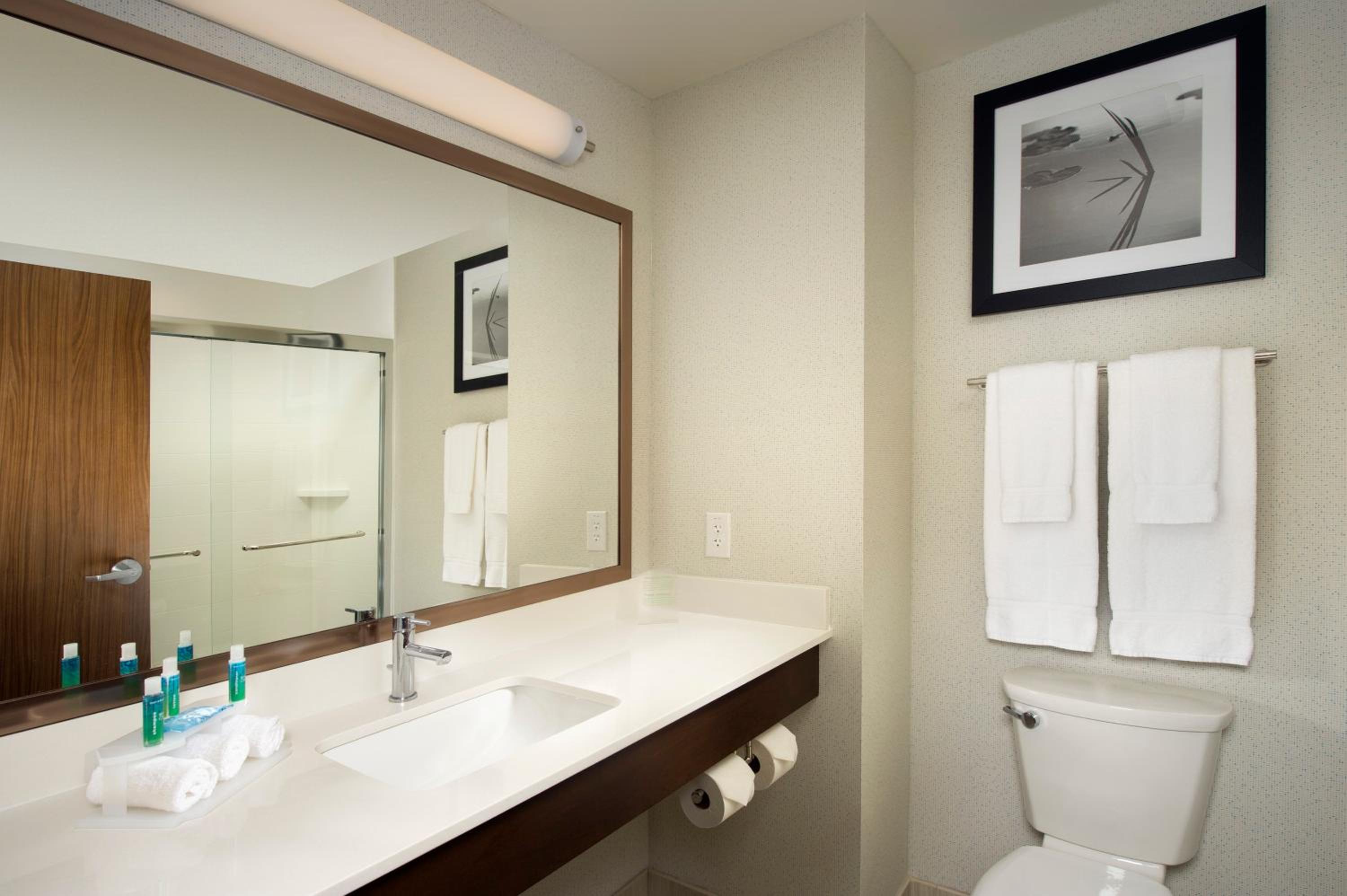 holiday inn express and suites bay city by ihg