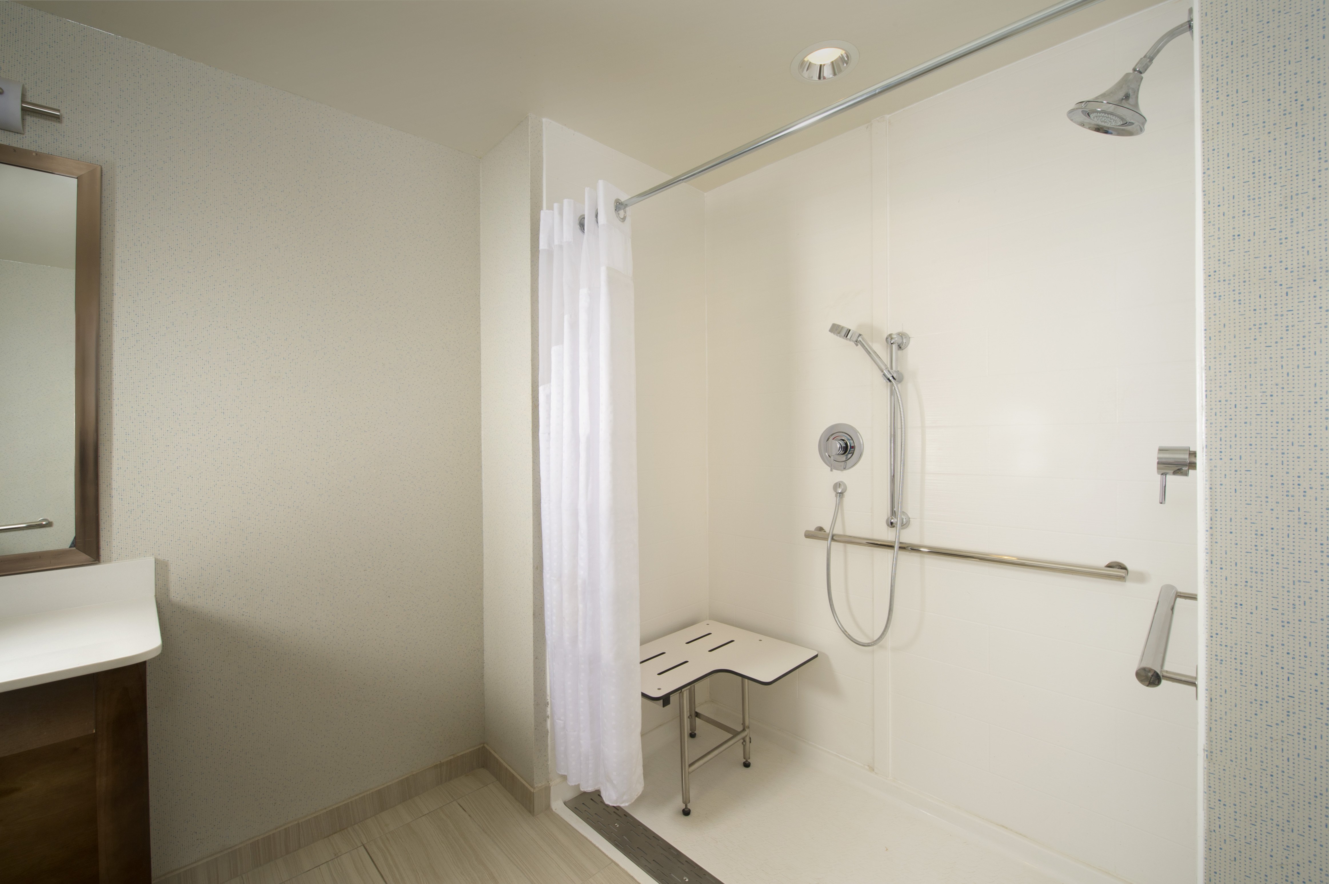 holiday inn express and suites bay city by ihg