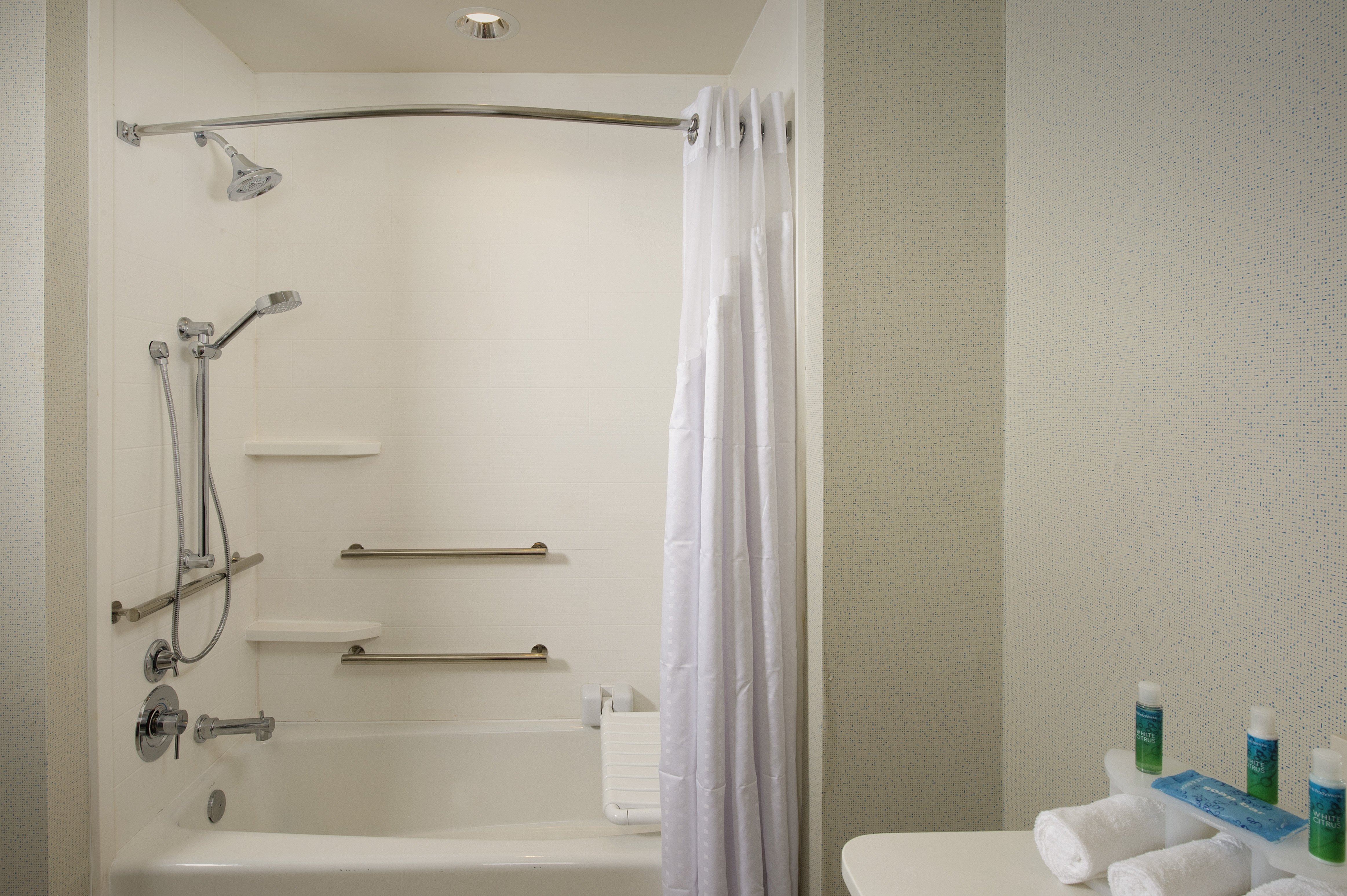 holiday inn express and suites bay city by ihg