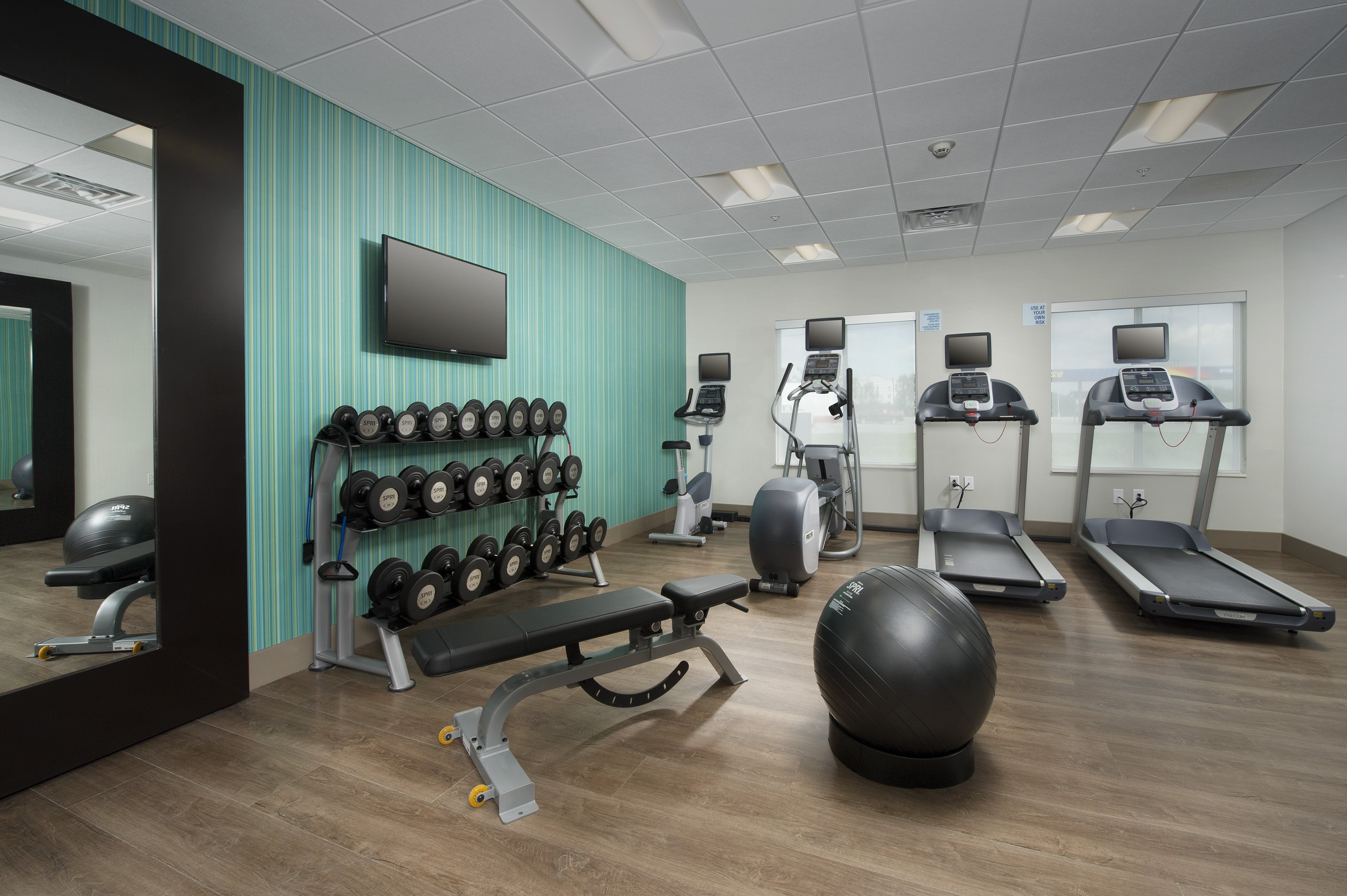 holiday inn express and suites bay city by ihg