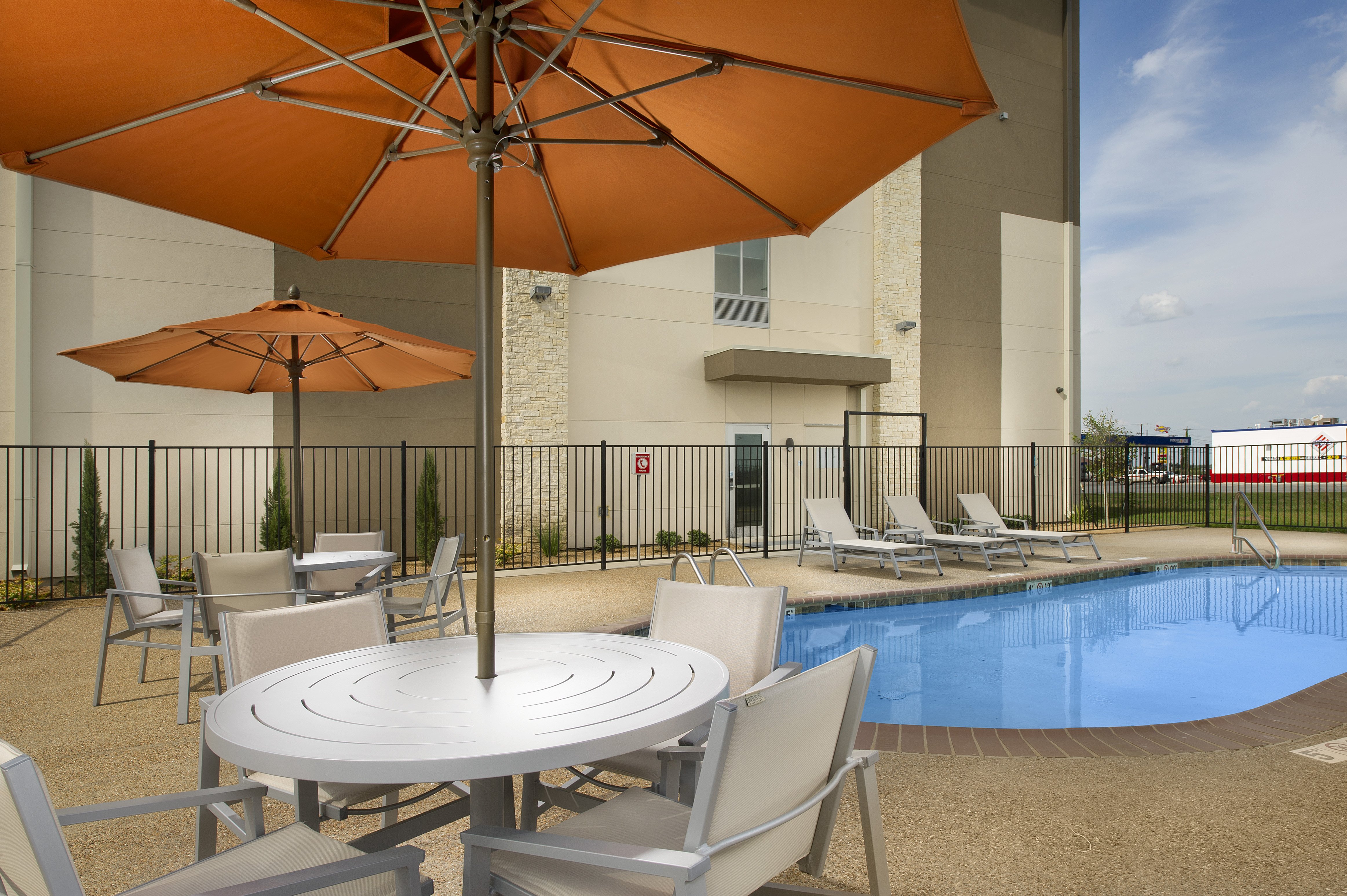 holiday inn express and suites bay city by ihg