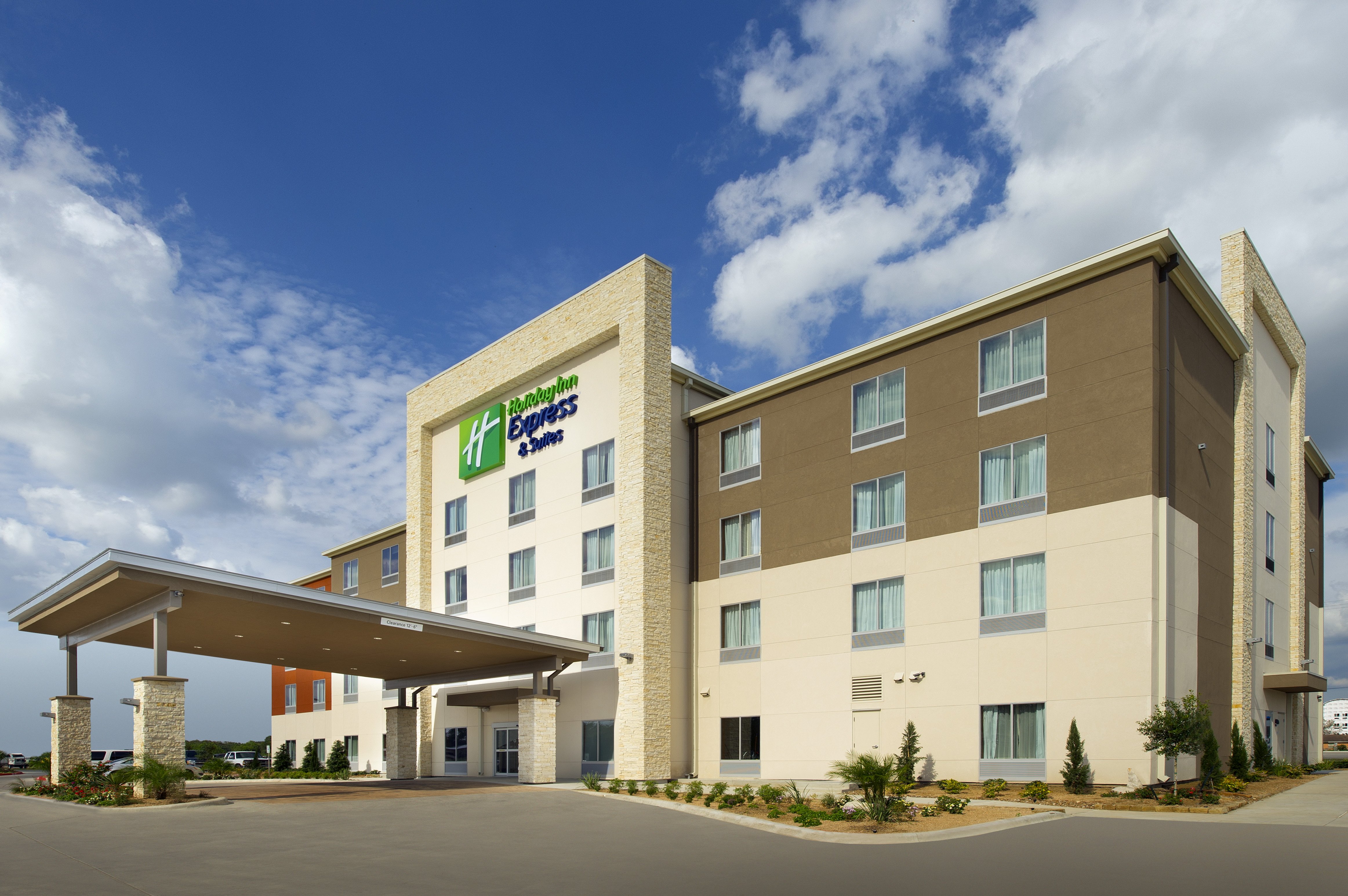 holiday inn express and suites bay city by ihg