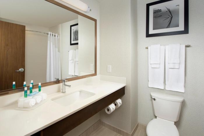 holiday inn express and suites bay city by ihg