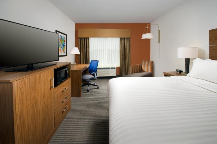 holiday inn express and suites bay city by ihg