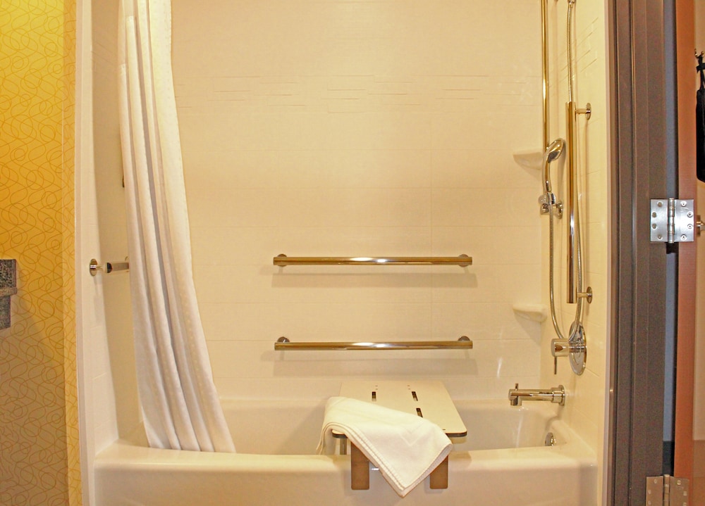 holiday inn express and suites bakersfield airport by ihg