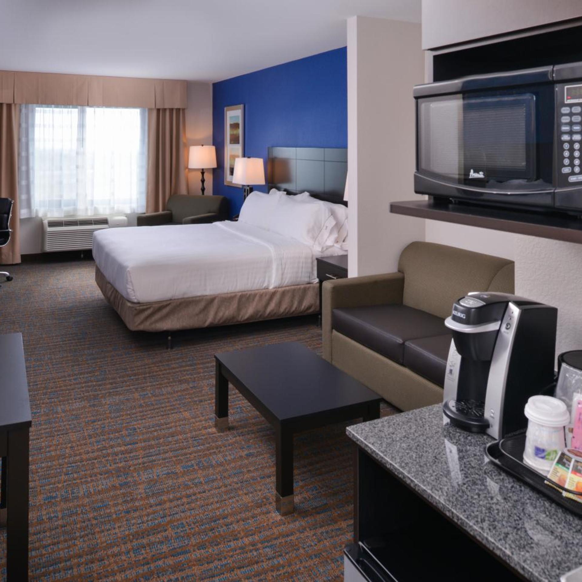 holiday inn express and suites bakersfield airport by ihg
